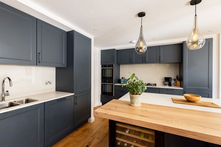 Navy Shaker Kitchen – Moody Blues with a Bold Twist